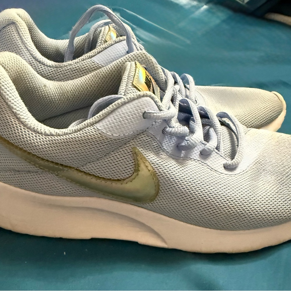 Nike Women's Light Blue and silver Sneakers